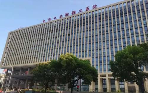 中南大学湘雅二医院整形美容外科口碑好的专家有哪些？龙剑虹医生隆胸案例