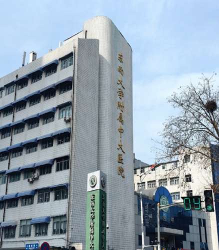 东南大学附属中大医院烧伤整形科隆胸技术水平高吗？熊猛医生隆胸案例，收费水平